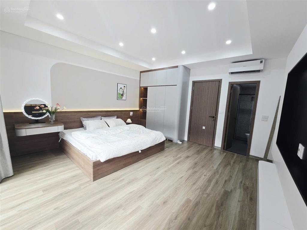 Bán nhà giang văn minh 40m 6 tầng lô góc  thang máy  cách 60m ra mặt phố giá 13 tỷ