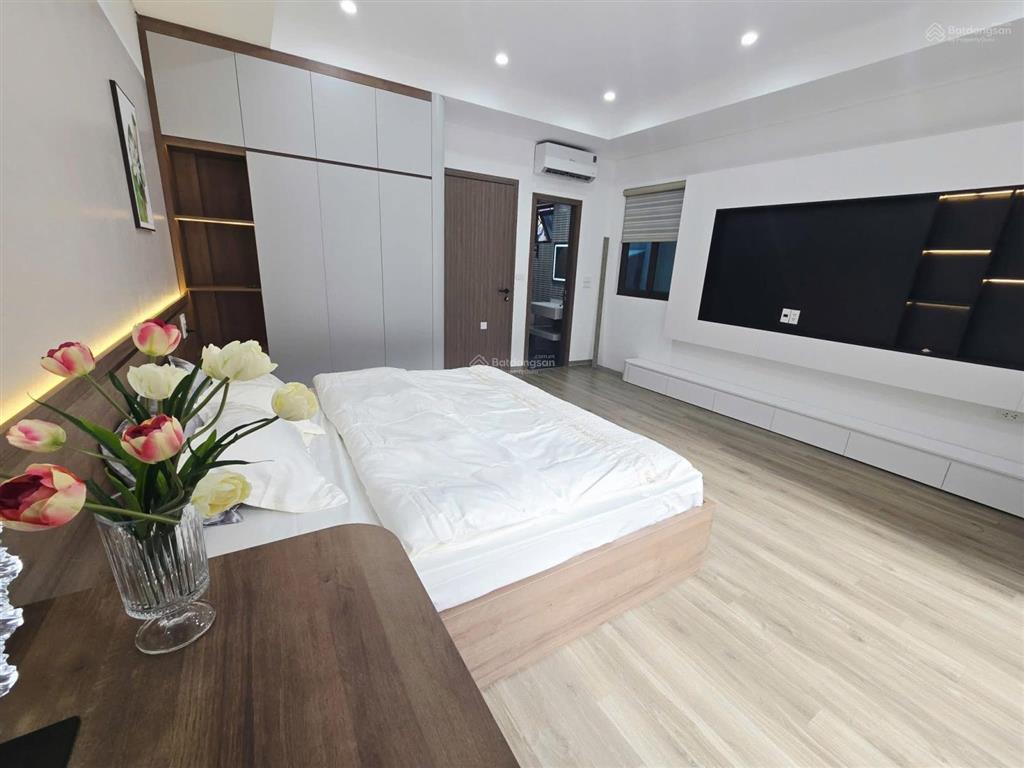 Bán nhà giang văn minh 40m 6 tầng lô góc  thang máy  cách 60m ra mặt phố giá 13 tỷ