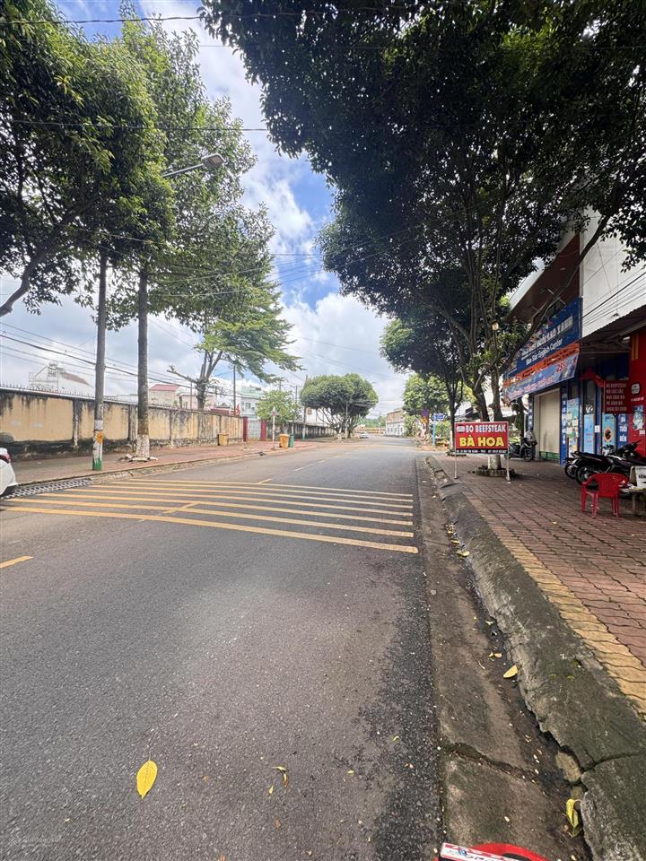 Mặt tiền kinh doanh ngay sân vận động long khánh, 6,6 tỷ, sổ sẵn đang cho thuê có dòng tiền