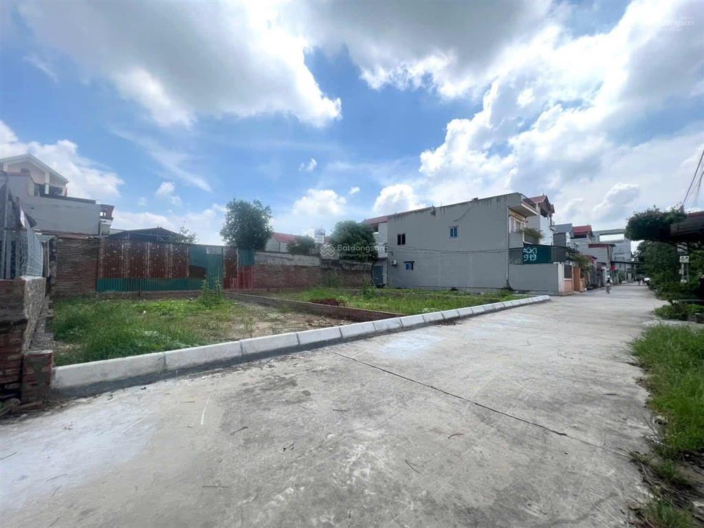 Bán lô đất 2 mặt tiền gần kcn nội bài, 35 triệu / m2, 100m2 đông lai  nội bài .