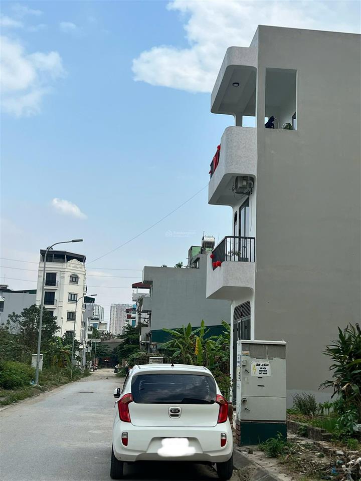 Cắt lỗ ô đất siêu đẹp tại ngã tư trạm trôi, hoài đức. dt 76m2, mt 4mx19m  sổ đỏ chính chủ