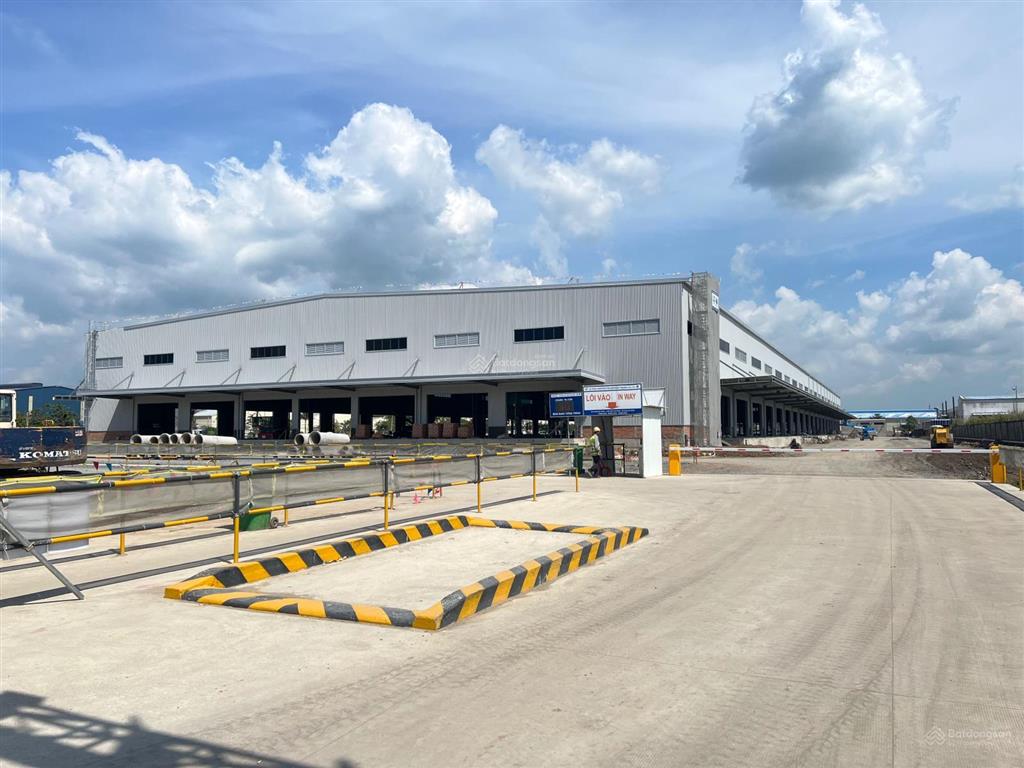 Công ty hoa phượng cho thuê kho, xưởng kcn quang minh. gần sân bay nội bài. 500m2  20.000m2