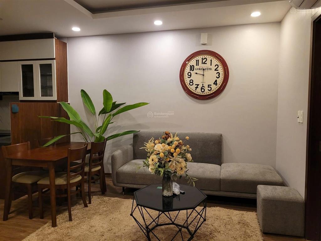 Em cần bán căn hộ 2 phòng ngủ chung cư royal park, bc đông nam, đang cho thuê 14tr/tháng