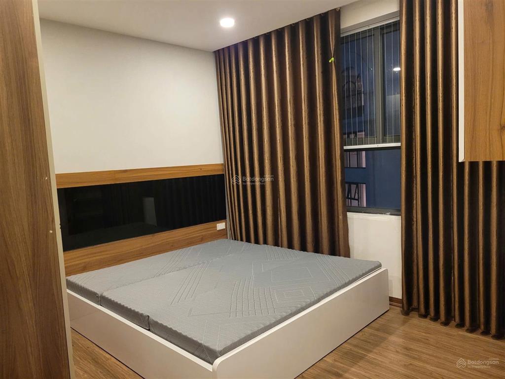Em cần bán căn hộ 2 phòng ngủ chung cư royal park, bc đông nam, đang cho thuê 14tr/tháng