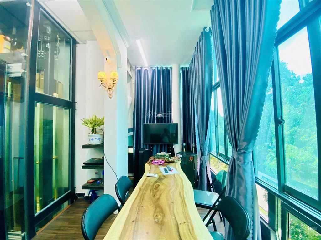 Bán nhà mặt tiền nguyễn ái quốc, mặt tiền 4,7m, có tháng máy, 2 mặt tiền