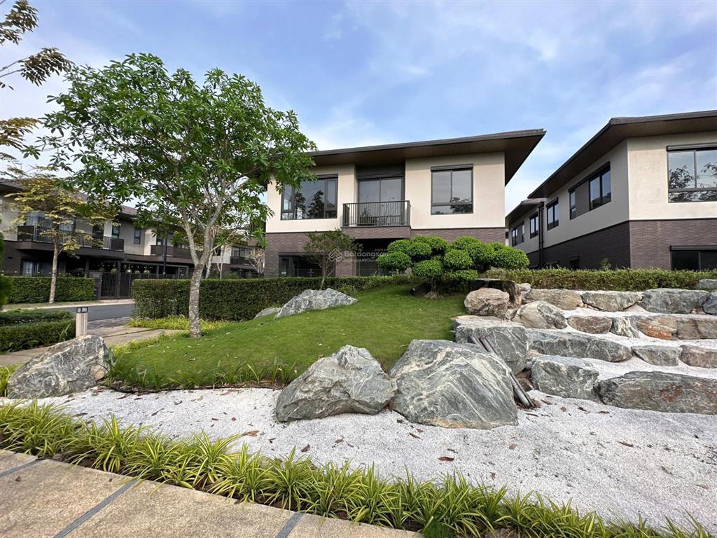 Cần bán gấp căn biệt thự song lập ngay công viên giá tốt nhất thị trường 6.7 tỷ   0933 068 ***