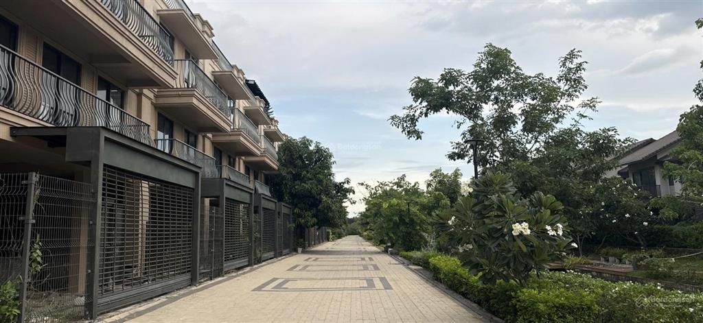 Chủ cần tiền bán gấp shophouse waterpoint 102m2 giá 5,7 tỷ,   0933 068 *** em đạt nam long