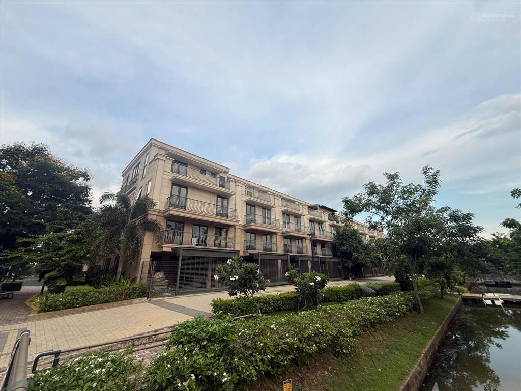 Chủ cần tiền bán gấp shophouse waterpoint 102m2 giá 5,7 tỷ,   0933 068 *** em đạt nam long
