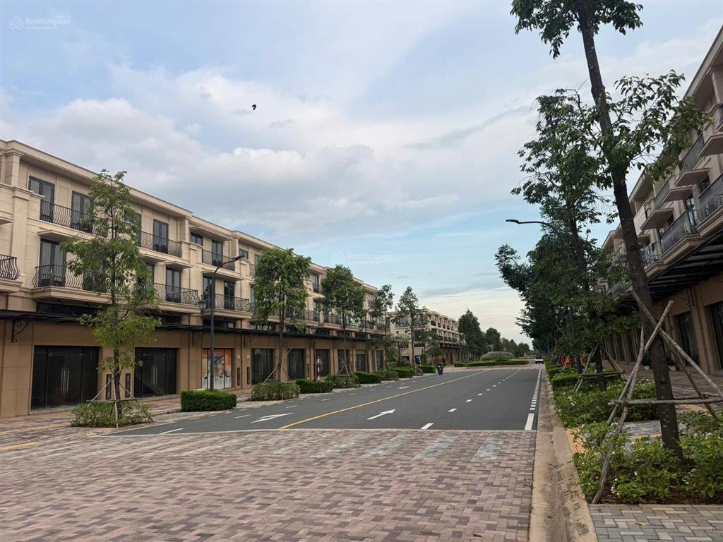 Chủ cần tiền bán gấp shophouse waterpoint 102m2 giá 5,7 tỷ,   0933 068 *** em đạt nam long