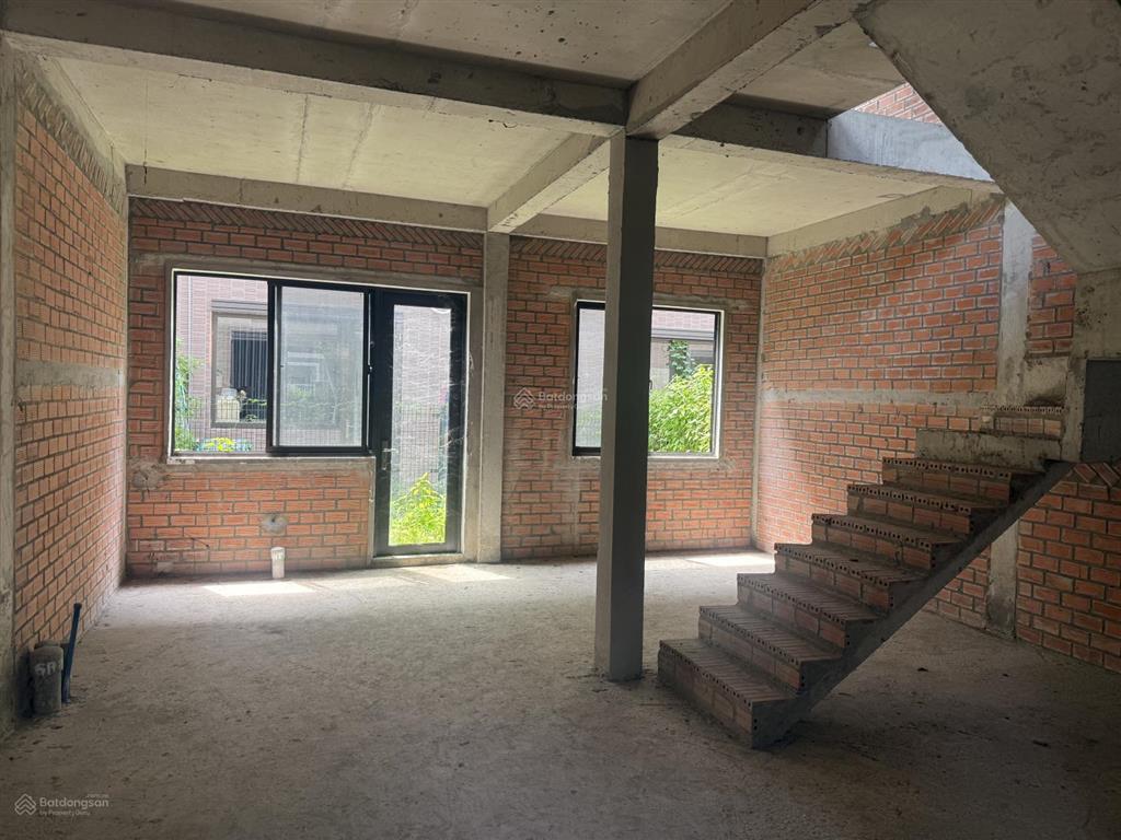 Cần tiền bán gấp nhà phố vườn 90m2 giá 3,8 tỷ, sổ hồng cầm tay, 0933 068 *** em đạt nam long