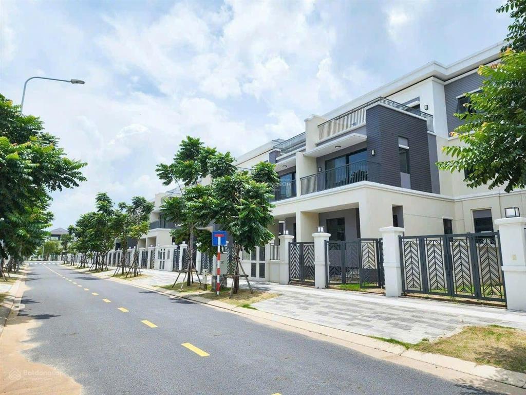 (bán lỗ 1,3 tỷ) 5.9 tỷ, kẹt tiền cần bán gấp nhà phố 6x20m aqua city