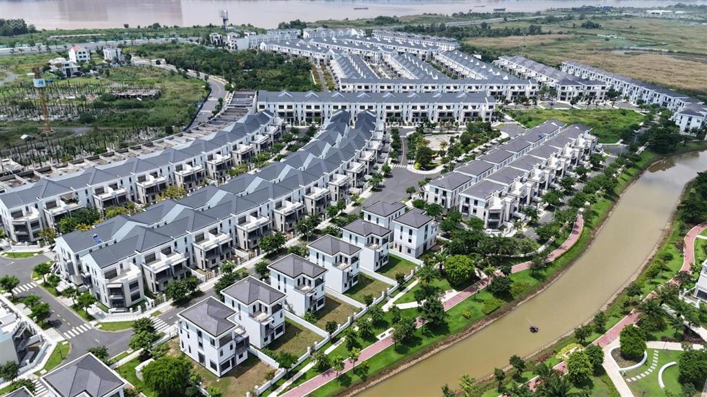 (bán lỗ 1,3 tỷ) 5.9 tỷ, kẹt tiền cần bán gấp nhà phố 6x20m aqua city