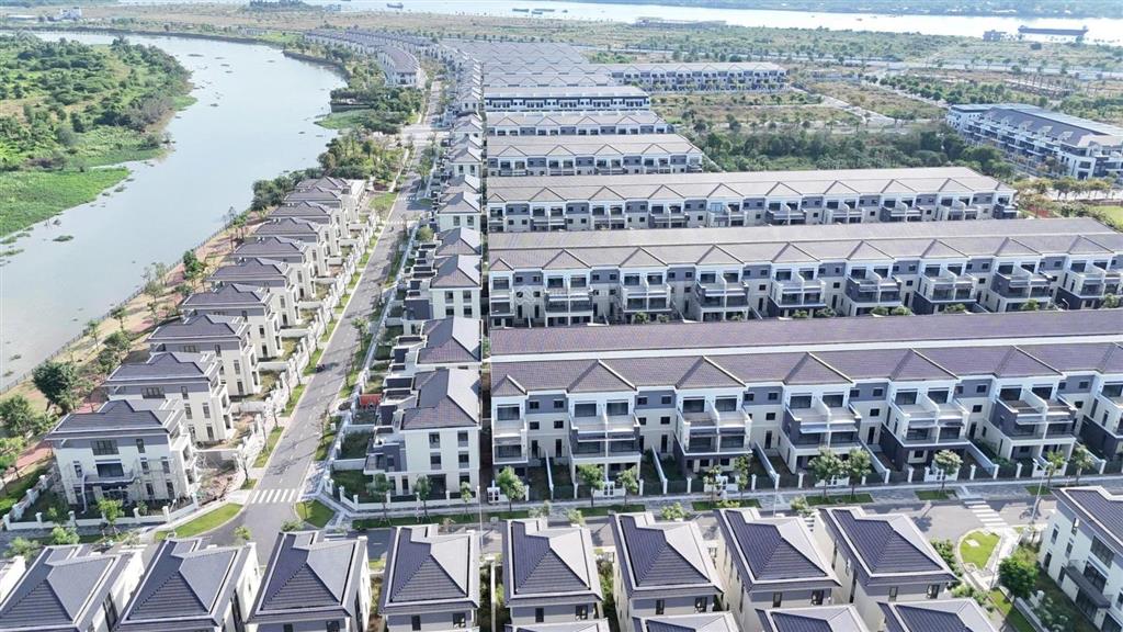 (bán lỗ 1,3 tỷ) 5.9 tỷ, kẹt tiền cần bán gấp nhà phố 6x20m aqua city