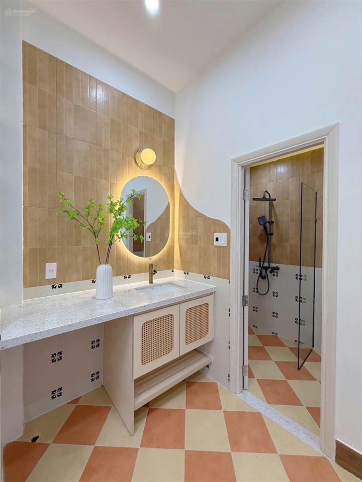 Nhà đẹp, 53m, full nội thất hải châu, kiệt thông, gần đường mà giá chỉ 4.x tỉ chừ kiếm mô ra nữa.