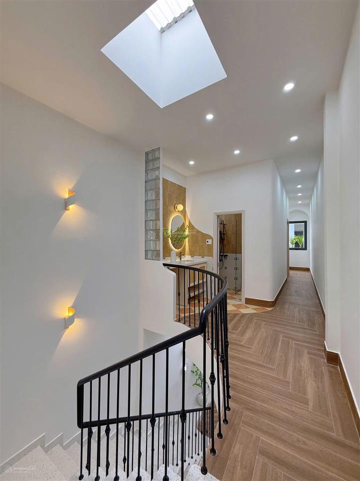 Nhà đẹp, 53m, full nội thất hải châu, kiệt thông, gần đường mà giá chỉ 4.x tỉ chừ kiếm mô ra nữa.