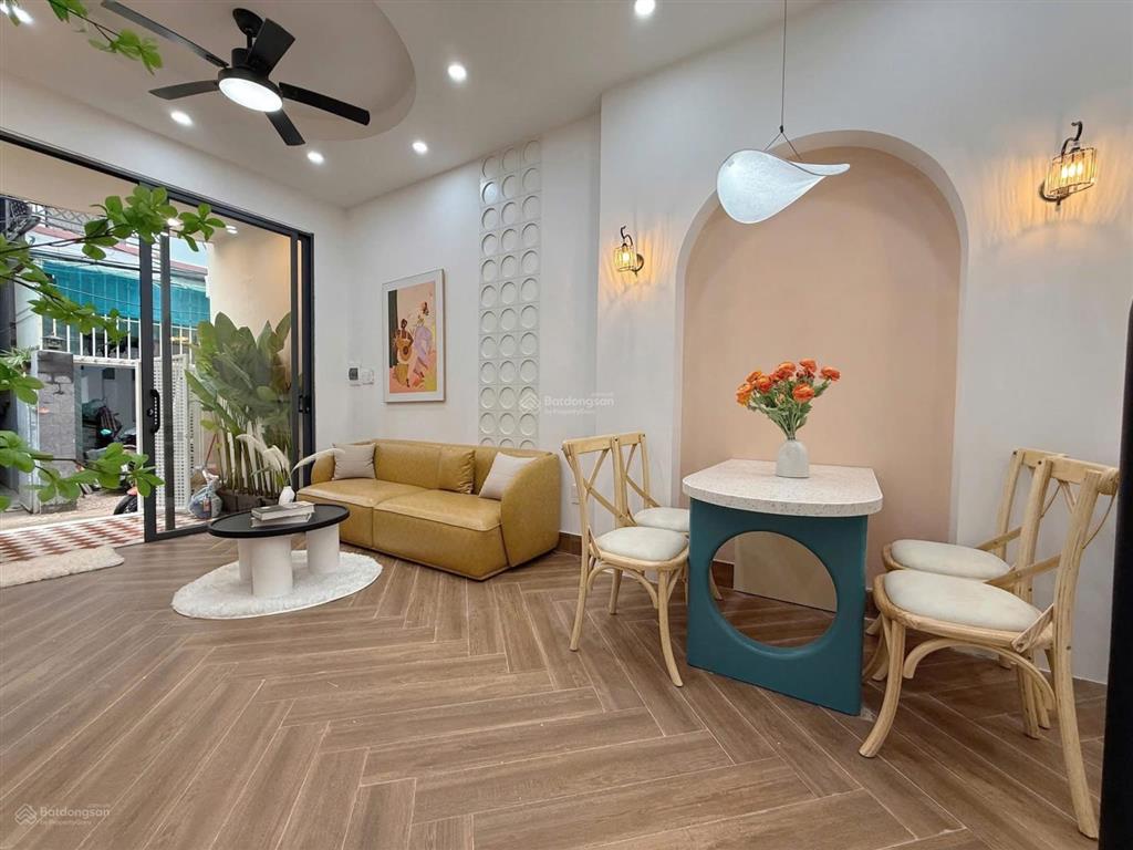 Nhà đẹp, 53m, full nội thất hải châu, kiệt thông, gần đường mà giá chỉ 4.x tỉ chừ kiếm mô ra nữa.