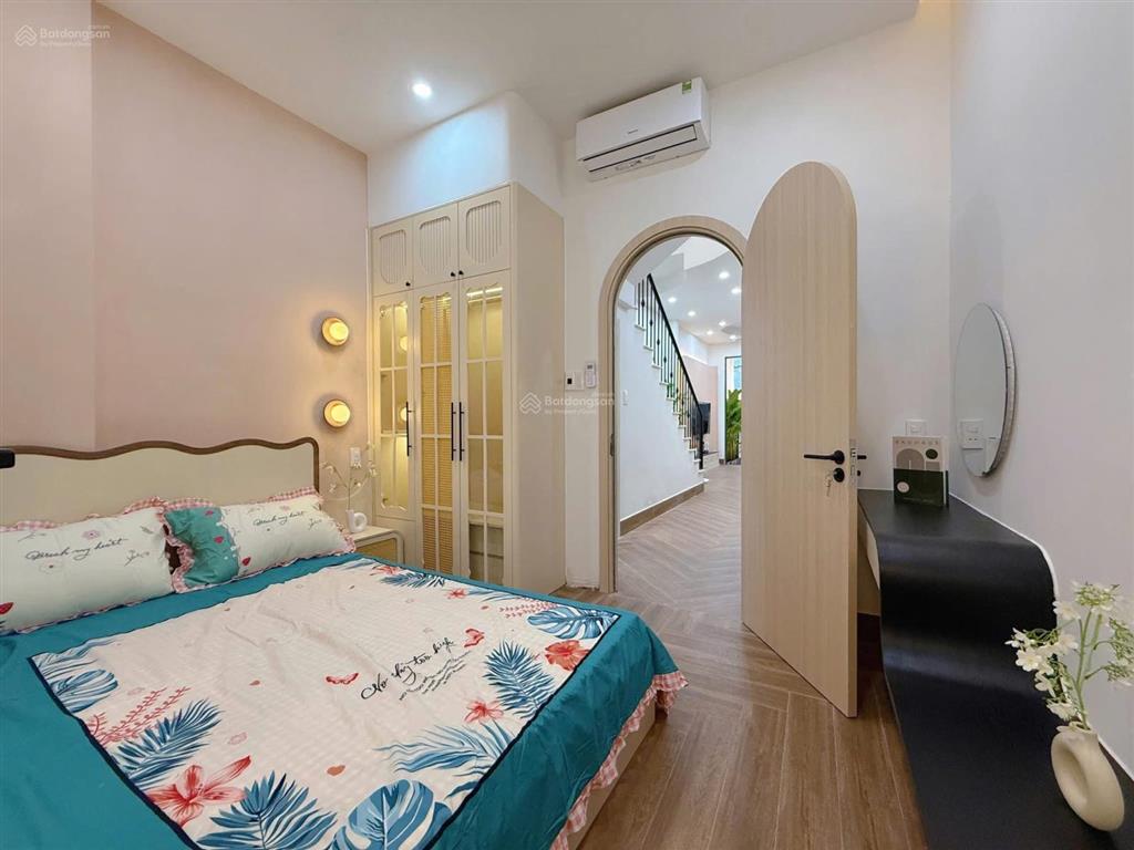 Nhà đẹp, 53m, full nội thất hải châu, kiệt thông, gần đường mà giá chỉ 4.x tỉ chừ kiếm mô ra nữa.