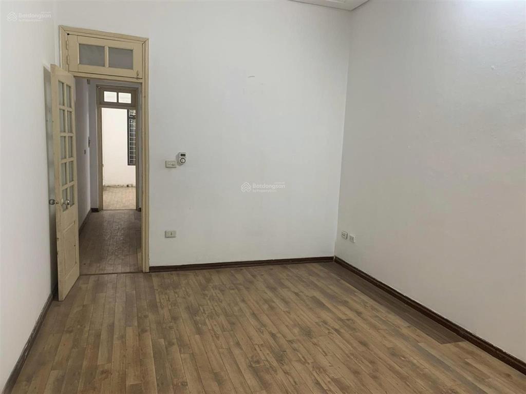 Cho thuê nhà riêng phạm văn đồng gần bộ công an 70m2x1 tầng giá 8tr tr ô tô tránh nhau vỉa hè rộng