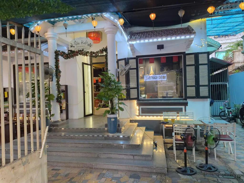 Cho thuê tầng 1 biệt thự 300m2 xuân la, mặt tiền 15m, đường 3 ô tô tránh nhau, vỉa hè 4m, giá 35tr