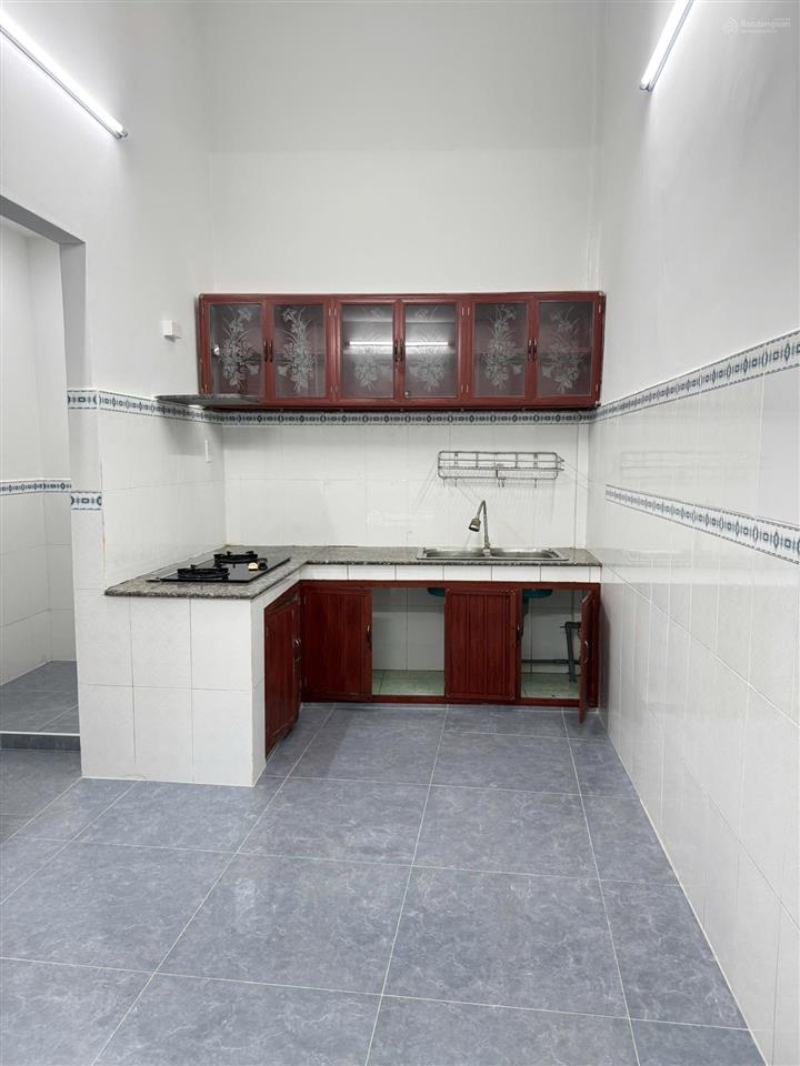 Cho thuê nhà riêng, mới sửa, hẻm 6m thông, cách mặt tiền đường cmt8 10 căn, 18 triệu.  0903 877 ***