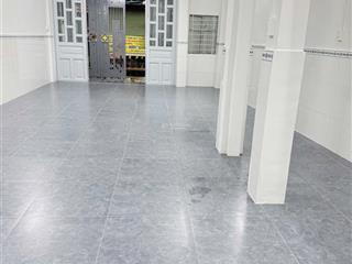 Cho thuê nhà riêng, mới sửa, hẻm 6m thông, cách mặt tiền đường cmt8 10 căn, 18 triệu.  0903 877 ***