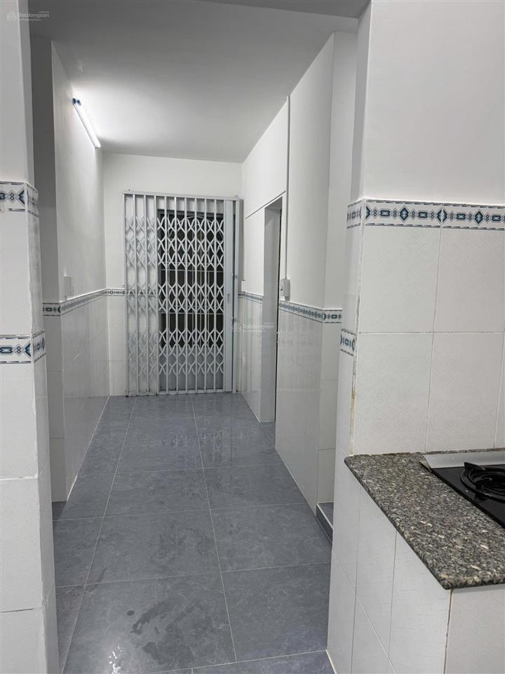 Cho thuê nhà riêng, mới sửa, hẻm 6m thông, cách mặt tiền đường cmt8 10 căn, 18 triệu.  0903 877 ***