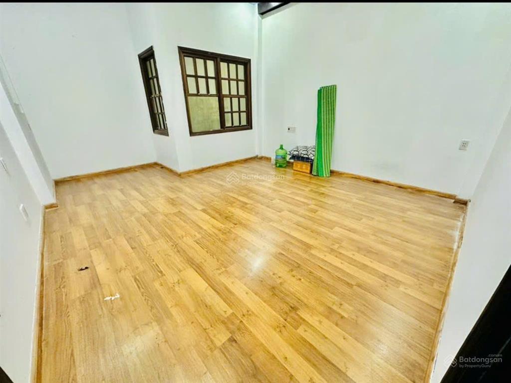 Cho thuê nhà 3 tầng mặt tiền đường lê đình lý