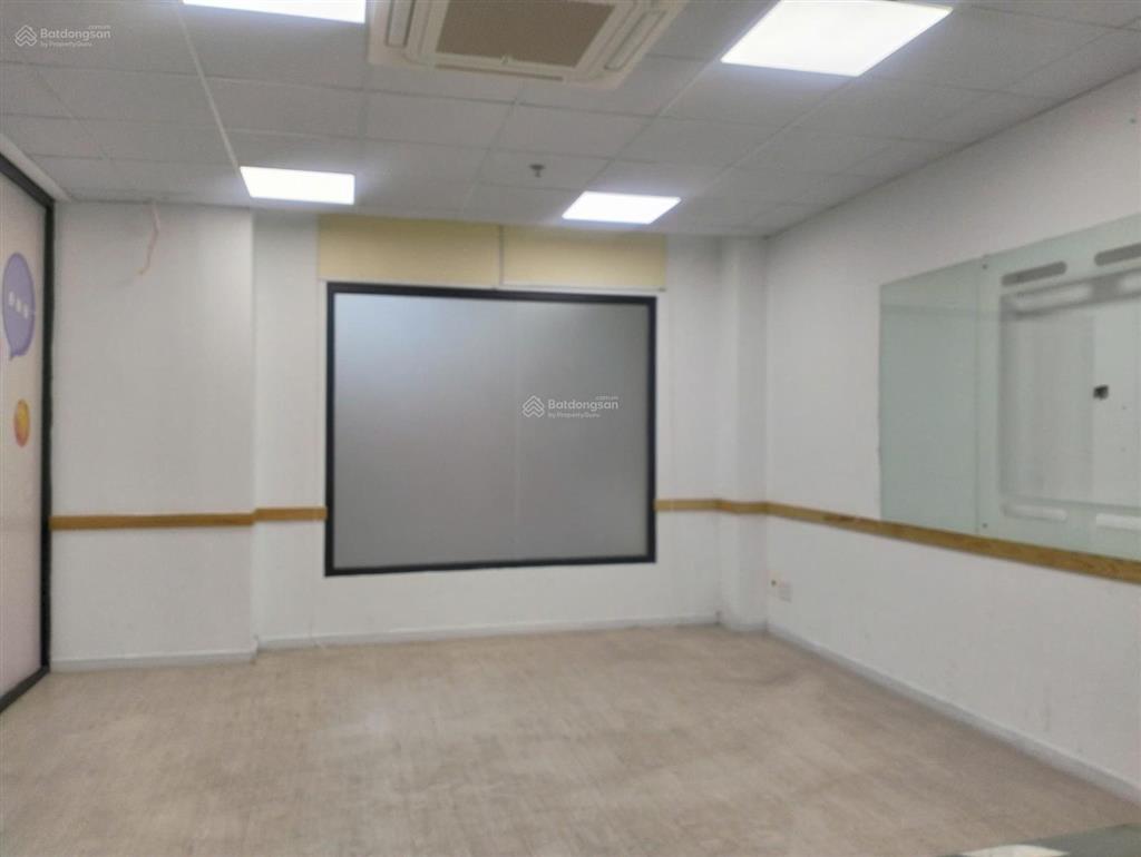 Văn phòng cho thuê mặt tiền đường lớn  giá tốt
