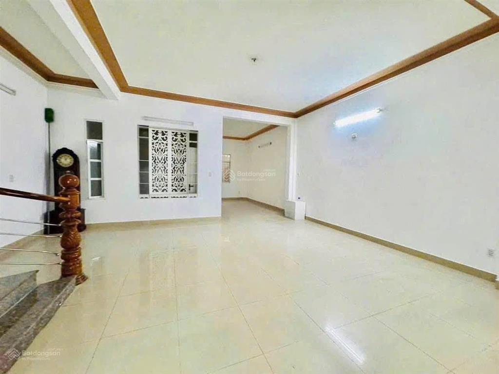 Nhà cho thuê 4 tầng mặt tiền đường 2 tháng 9, hoà cường  có thang máy