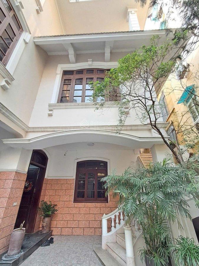 Biệt thự siêu viplô góc 3 thoáng, ôtô ngủ sân, 40m ra phố, dt 162m*3 tầng * mt13m*giá 46 tỷ (t.l).