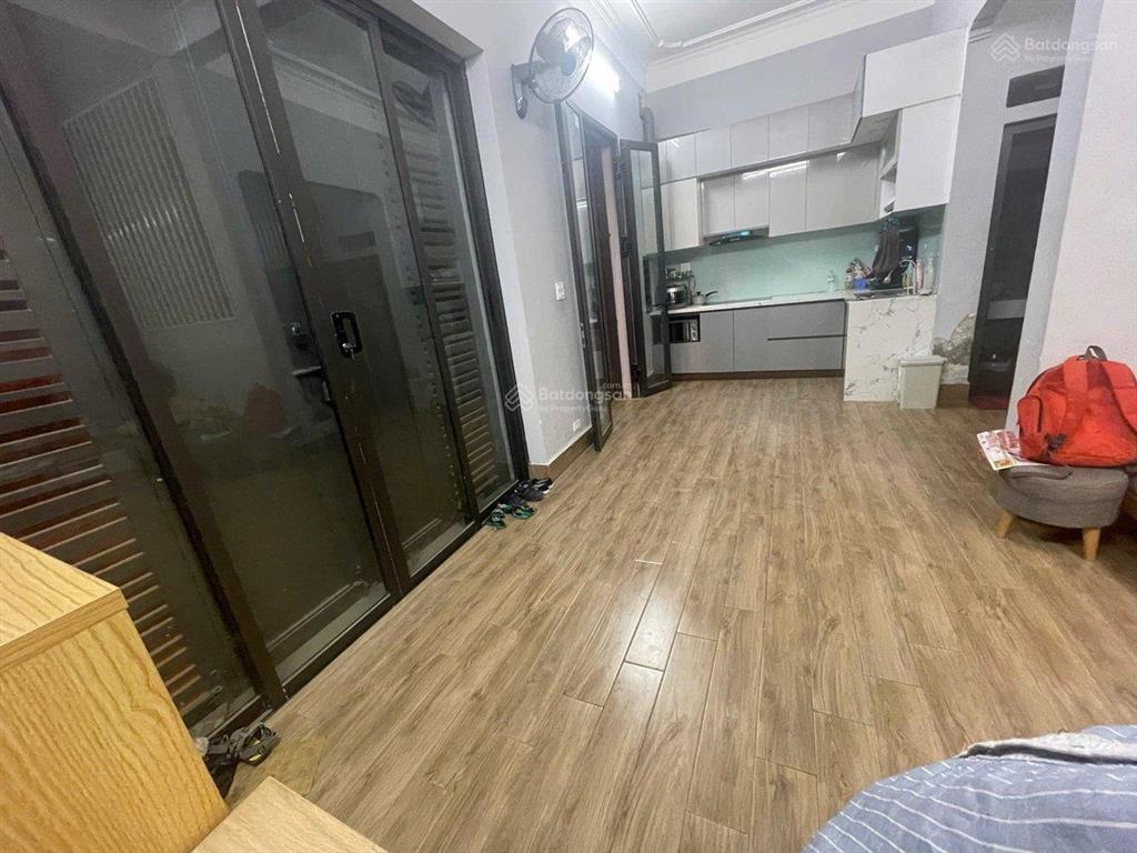 Nhỉnh 16 tỷ sở hữu nhà đẹp cạnh royal city  ngõ rộng kinh doanh  ô tô tránh mặt tiền rộng thoáng