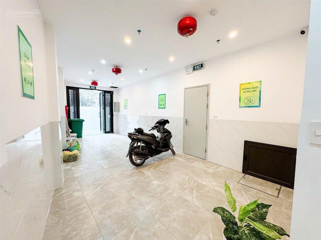 Tòa chdvnguyễn chính ngõ ô tô phòng đẹp có gác xép  gần các đường lớn  7t thang máynhỉnh 18tỷ