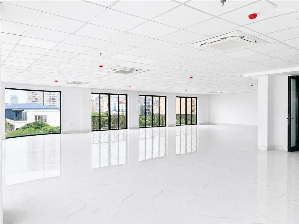 Tây sơn cho thuê sàn vp 120m² mới xây 100%, mt 8m full kính, cắt lỗ chỉ 20 triệu/tháng