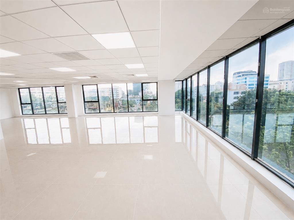 Chùa bộc  cho thuê sàn vp 130m² lô góc 2 thoáng cực đẹp, hầm xe rộng, giá cắt lỗ chỉ 19 triệu