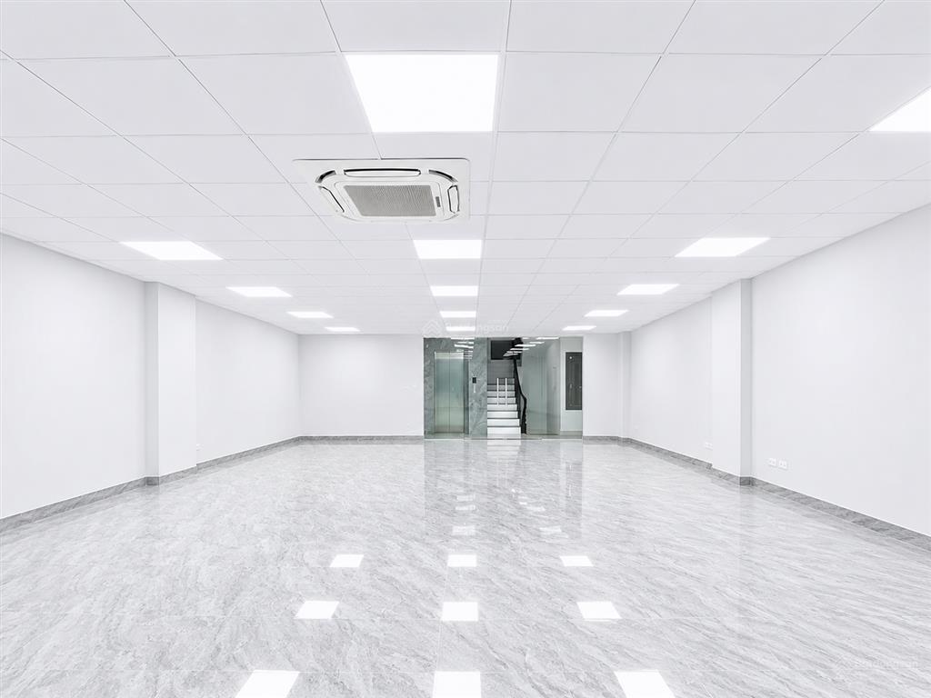 Hoàng cầu cần cho thuê gấp sàn vp 110m², mt 7m thông sàn, giá rẻ 21 triệu