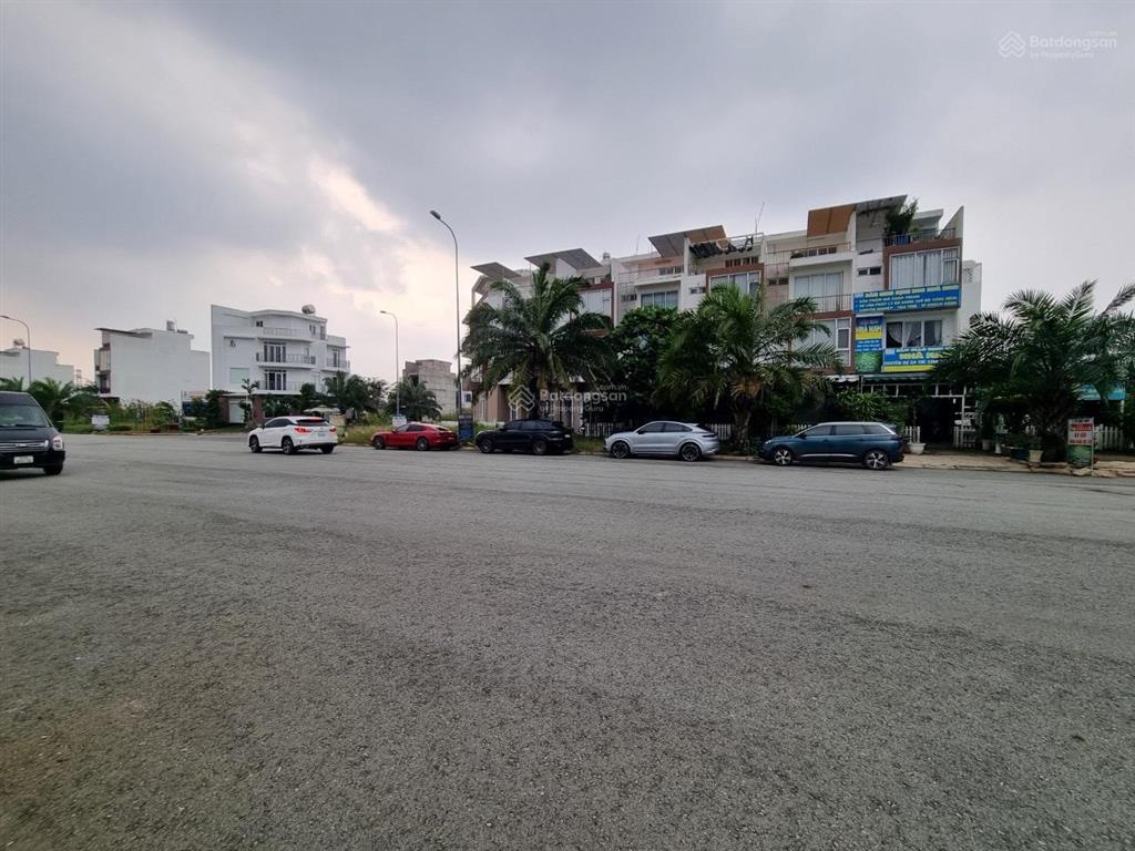 Nền đất phố trục đường 40m giá chỉ 42tr/m2