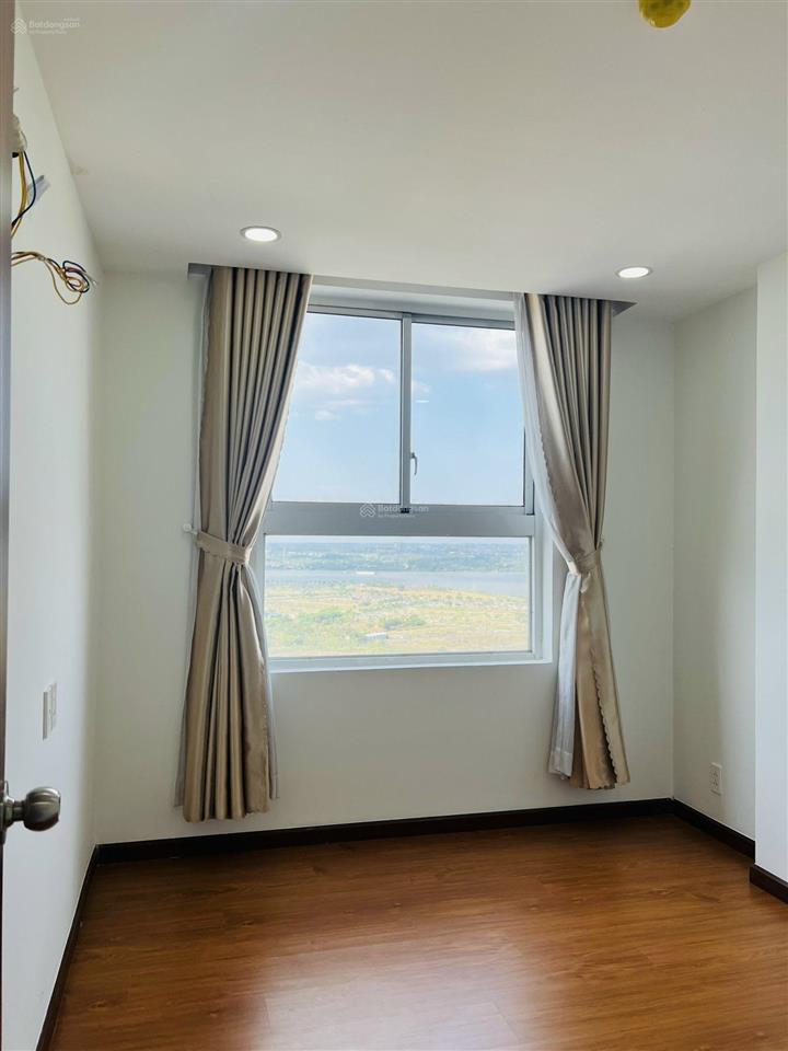 Cho thuê căn góc 2pn + 2wc view sông, chung cư samsora riverside