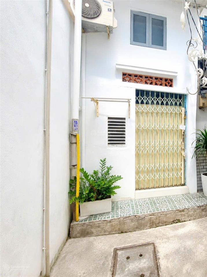 Chính chủ cho thuê nhà nhỏ nguyên căn hẻm đoàn văn bơ, quận 4 giá 6 triệu