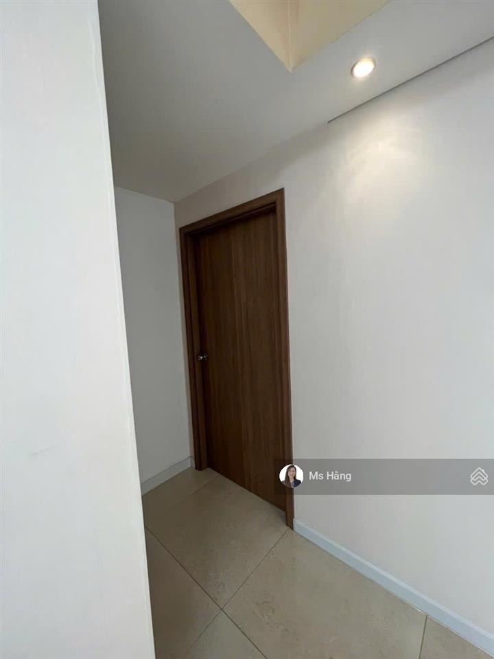 Cho thuê căn 2pn + 1, 124m2 tại the estella, giá 34 triệu vnd.  0938 960 *** hằng xem nhà
