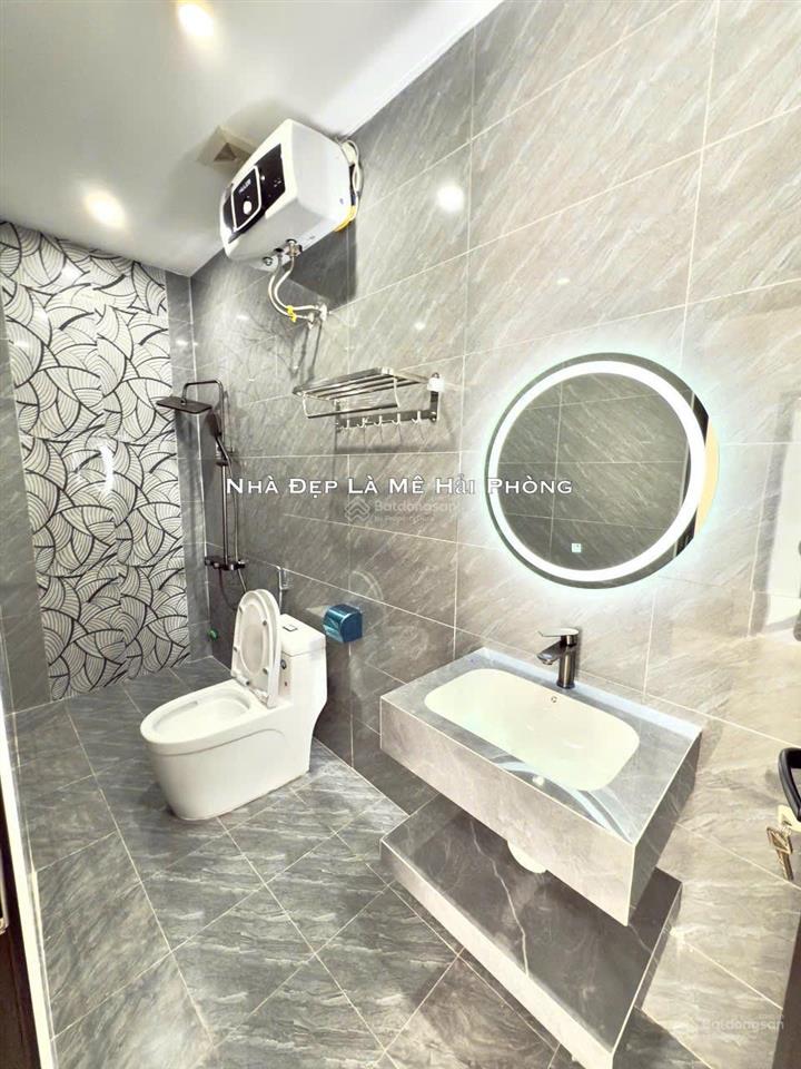 Chính chủ cần tiền hạ giá bán nhà 3 tầng độc lập, mặt ngõ kinh doanh nhỏ lẻ