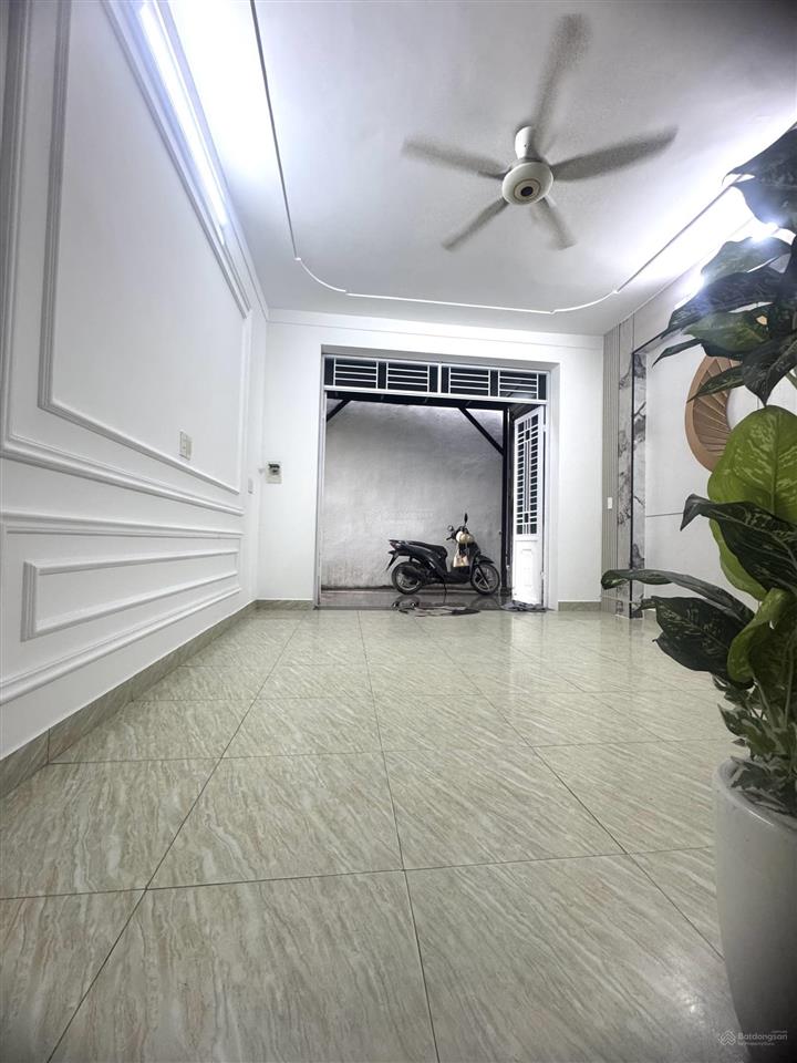 Chính chủ bán căn nhà 3 tầng mái bằng ô tô đỗ gần sát cửa hoàng mai, chỉ với giá 2.150 tỷ