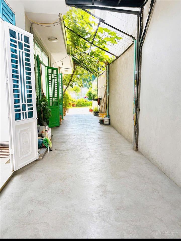 Chính chủ bán căn nhà 3 tầng mái bằng ô tô đỗ gần sát cửa hoàng mai, chỉ với giá 2.150 tỷ