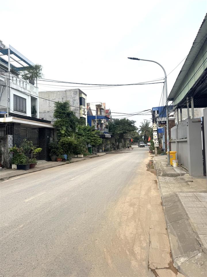 Chính chủ bán căn nhà 3 tầng mái bằng ô tô đỗ gần sát cửa hoàng mai, chỉ với giá 2.150 tỷ
