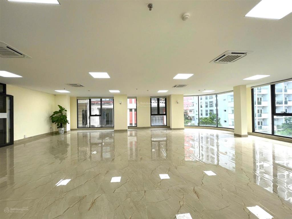 Cho thuê văn phòng 120m2 mới cứng tại lê văn lương, thanh xuân (cạnh toà golden paml)