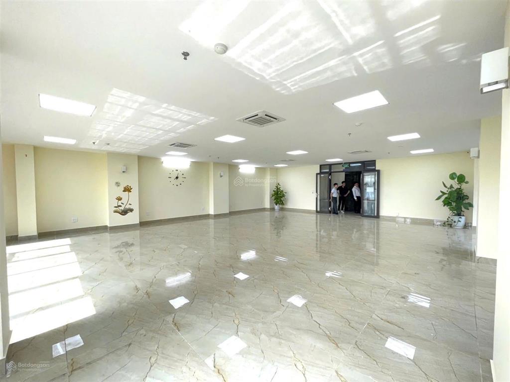 Cho thuê văn phòng 120m2 mới cứng tại lê văn lương, thanh xuân (cạnh toà golden paml)