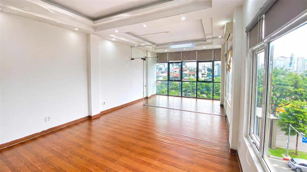 Văn phòng view phố cực đẹp kính full 55m2 phố hoàng quốc việt , cầu giấy giá rất rẻ.