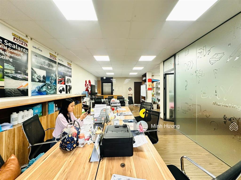 Cho thuê văn phòng 100m2 giá 20 triệu tại phố dịch vọng hậu, cầu giấy