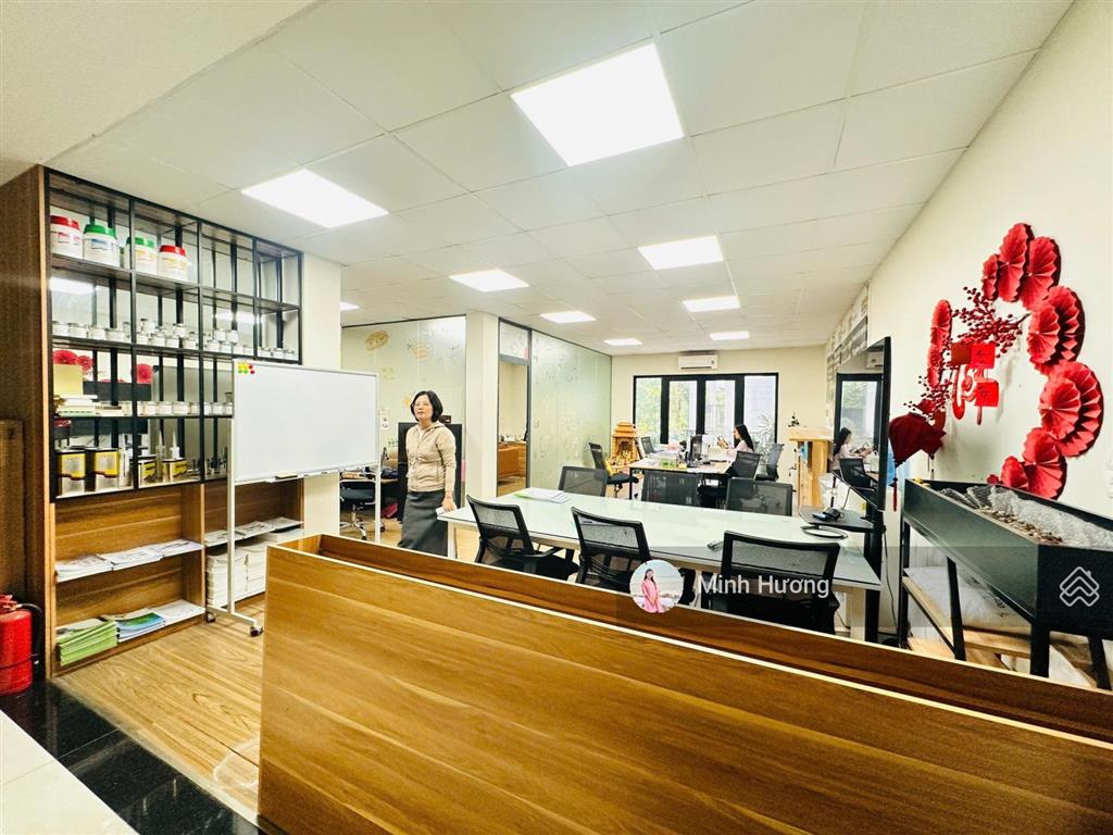 Cho thuê văn phòng 100m2 giá 20 triệu tại phố dịch vọng hậu, cầu giấy