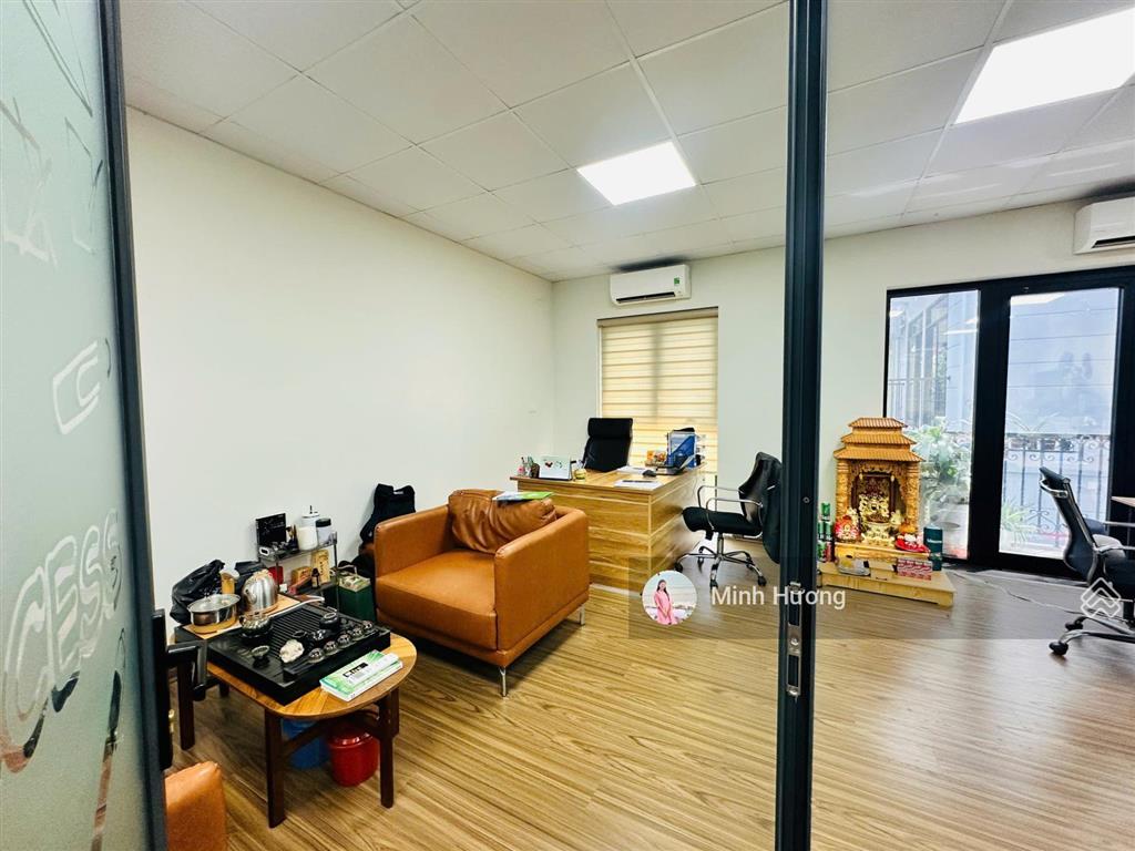 Cho thuê văn phòng 100m2 giá 20 triệu tại phố dịch vọng hậu, cầu giấy