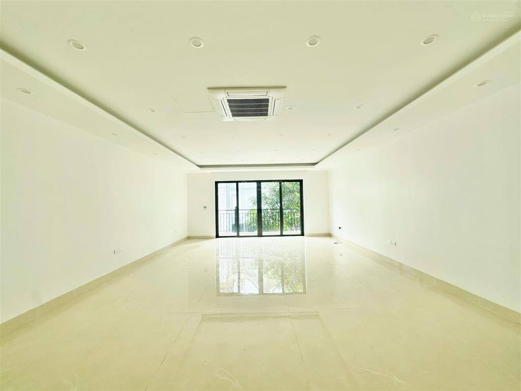 Cho thuê văn phòng 45m2 view kính cực thoáng tại phố trung kính, cầu giấy